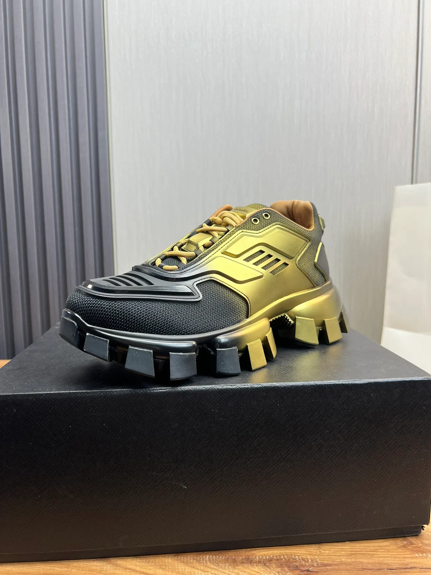 Men's shoes 💰680💰 [PRADA] Popular thick-soled shoes for couples 👩‍❤️‍👨 Available all year round ✔️Official website synchronization Original fly-woven film color change process + cowhide lining, 1⃣️ vs 1⃣️ replica, original original sole, 36-45 (45 is custom-made and cannot be returned or exchanged)